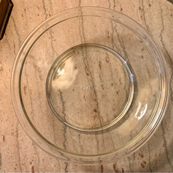 Pyrex Round Clear Glass 5 Cup Casserole Dish - Picture 5 of 10